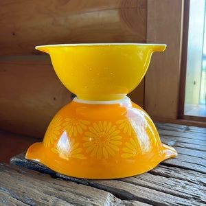 Pyrex daisy Cinderella bowls